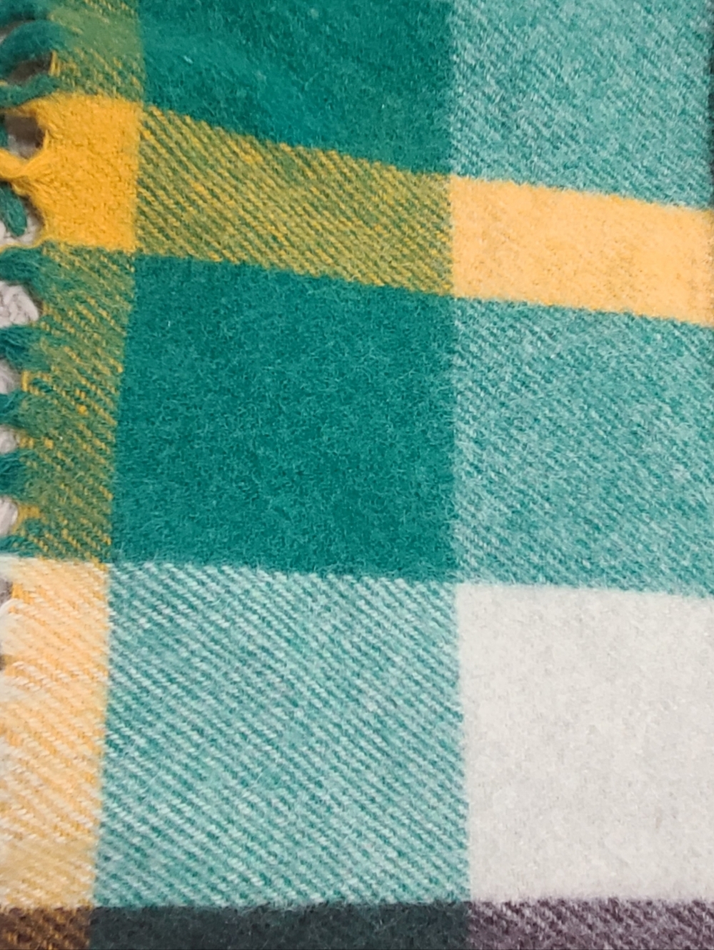 Vintage Wool Green Plaid Tartan Plaid Fringe Throw Blanket - Picture 4 of 5